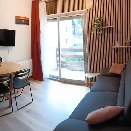 T2 Renove Avec Parking Et Balcon Proche De Toutes Commodites Calme Et Lumineux Apartman Cauterets