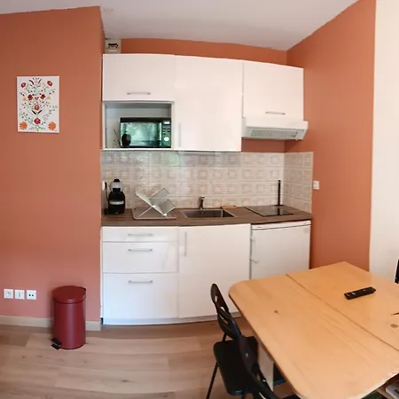 Apartman T2 Renove Avec Parking Et Balcon Proche De Toutes Commodites Calme Et Lumineux *